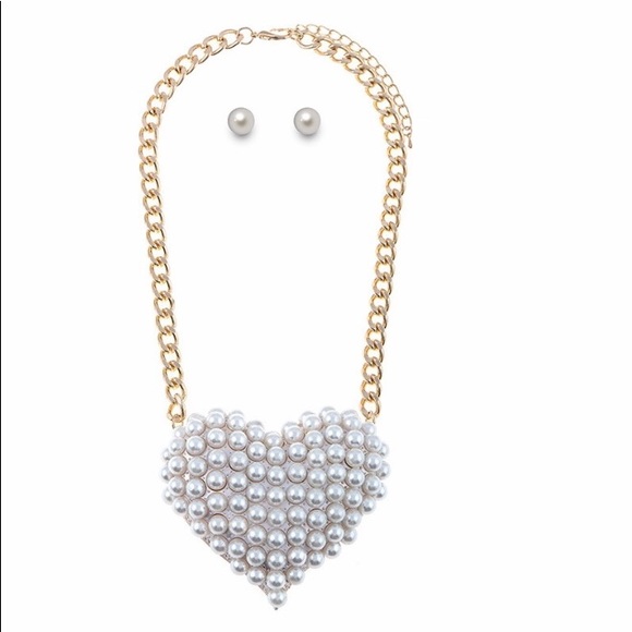 Vera by New York Jewelry - Faux Pearl Heart Pendent Necklace Set